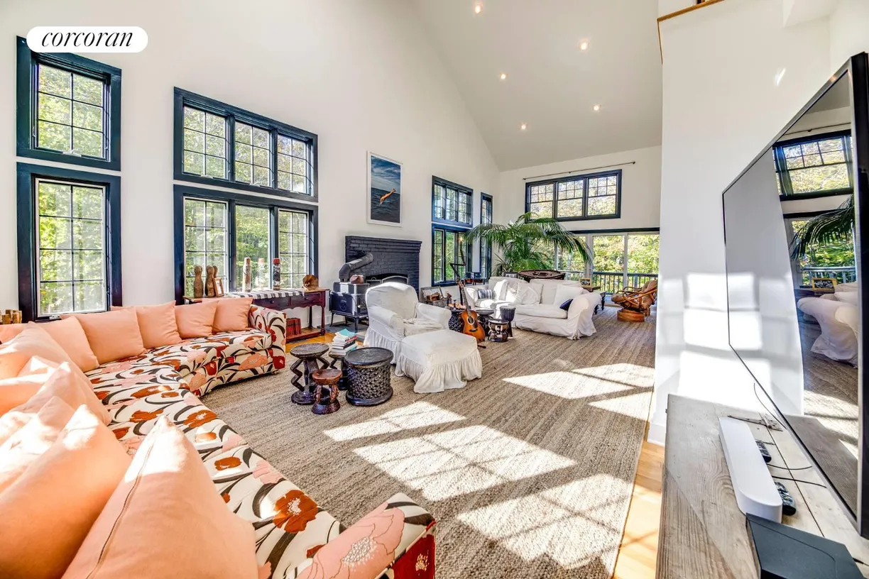 The Hamptons Real Estate | View 25 Laurel Hill Lane | room 1
