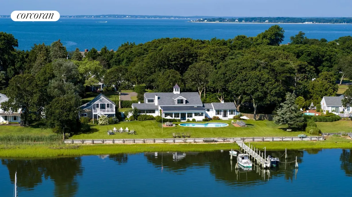 The Hamptons Real Estate | View 37 East Brander Parkway | room 1