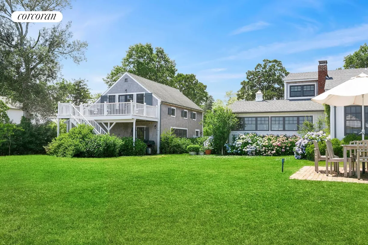 The Hamptons Real Estate | View 37 East Brander Parkway | room 2