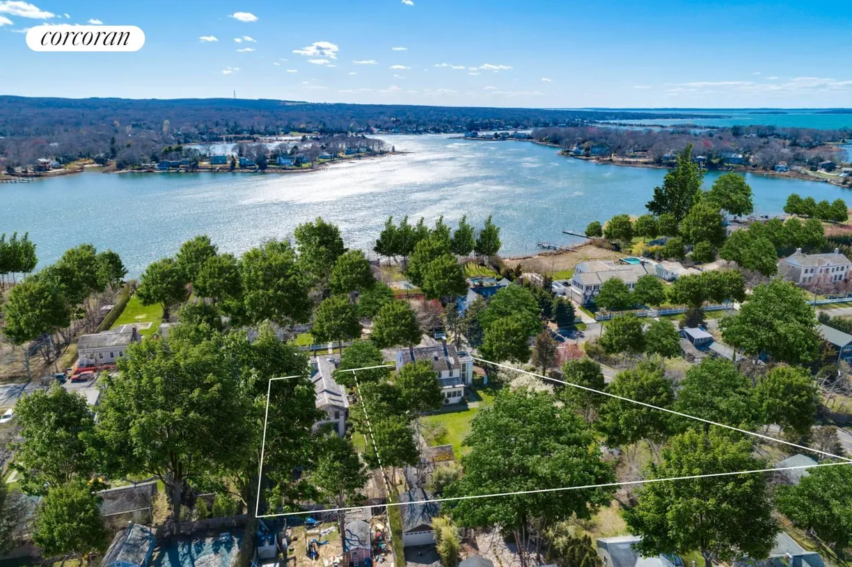 The Hamptons Real Estate | View 56 Glover Street | 5 Beds, 4 Baths