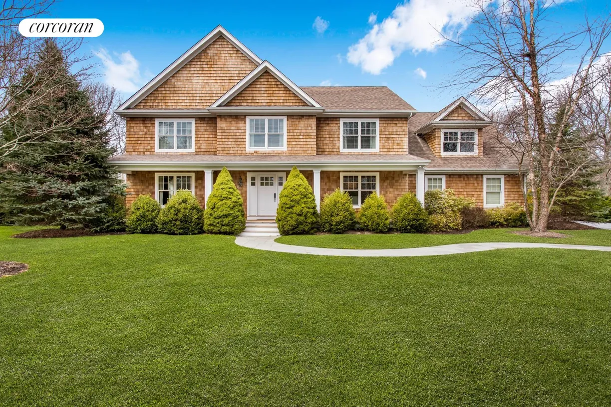 The Hamptons Real Estate | View 21 Spinnaker Way | 4 Beds, 3 Baths