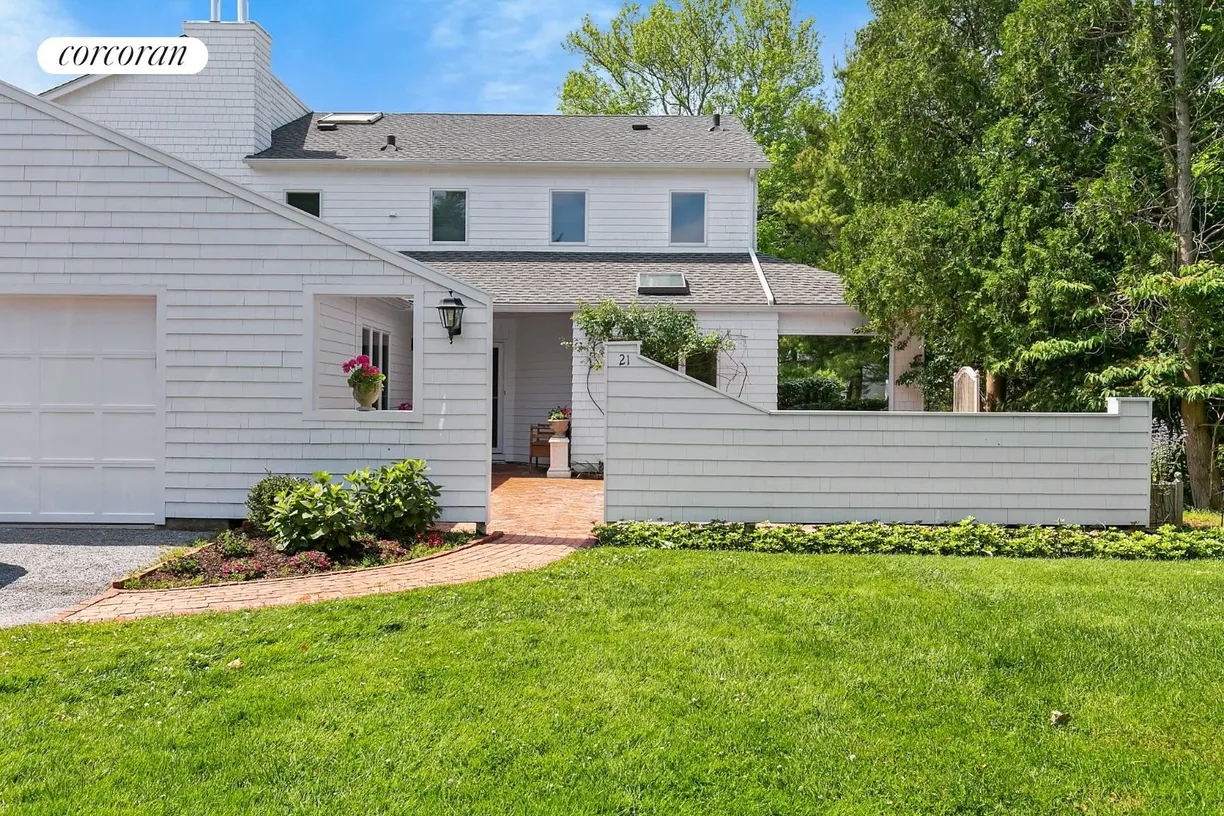 The Hamptons Real Estate | View 155 Hill Street | room 1