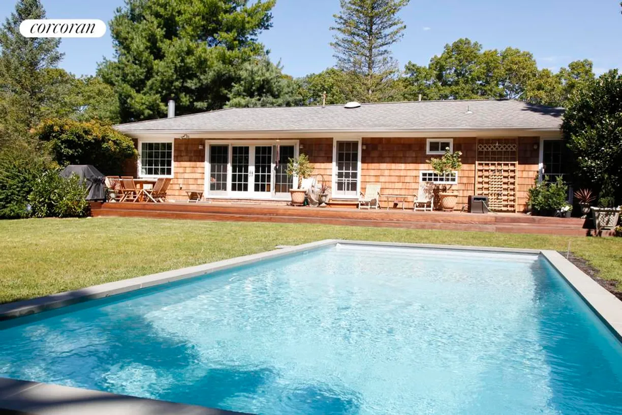 The Hamptons Real Estate | View 144 Woodbine Drive | 3 Beds, 2 Baths