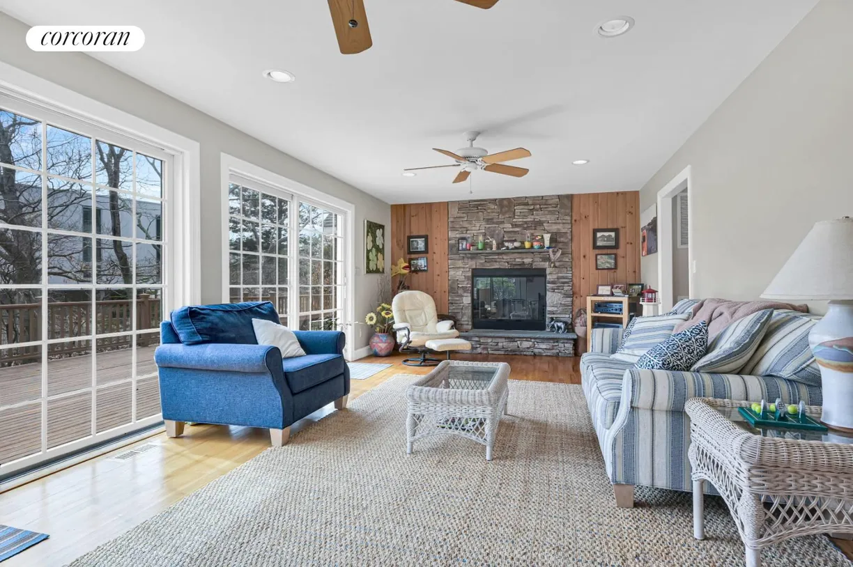 The Hamptons Real Estate | View 38 Cliff Road | 6 Beds, 4 Baths