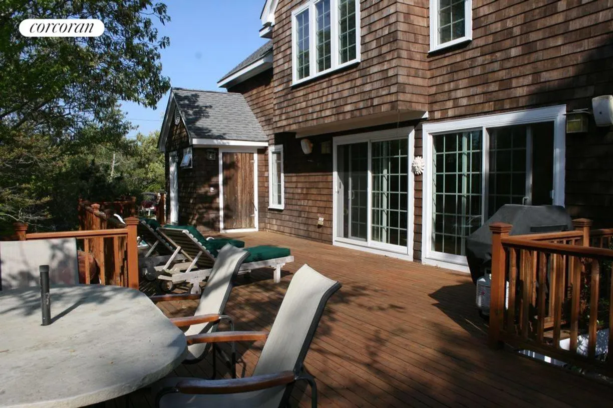 The Hamptons Real Estate | View 38 Cliff Road | room 2