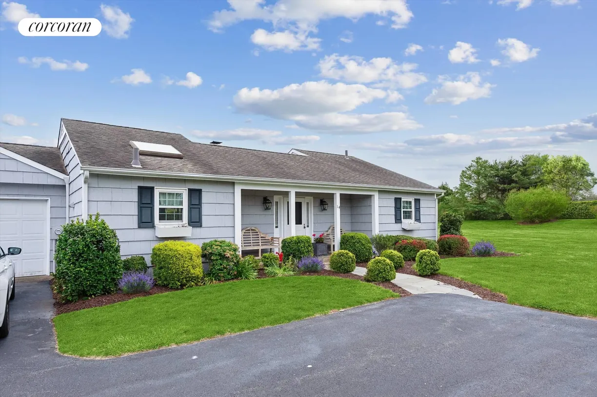The Hamptons Real Estate | View 14 St. Andrew's Circle | 2 Beds, 2 Baths