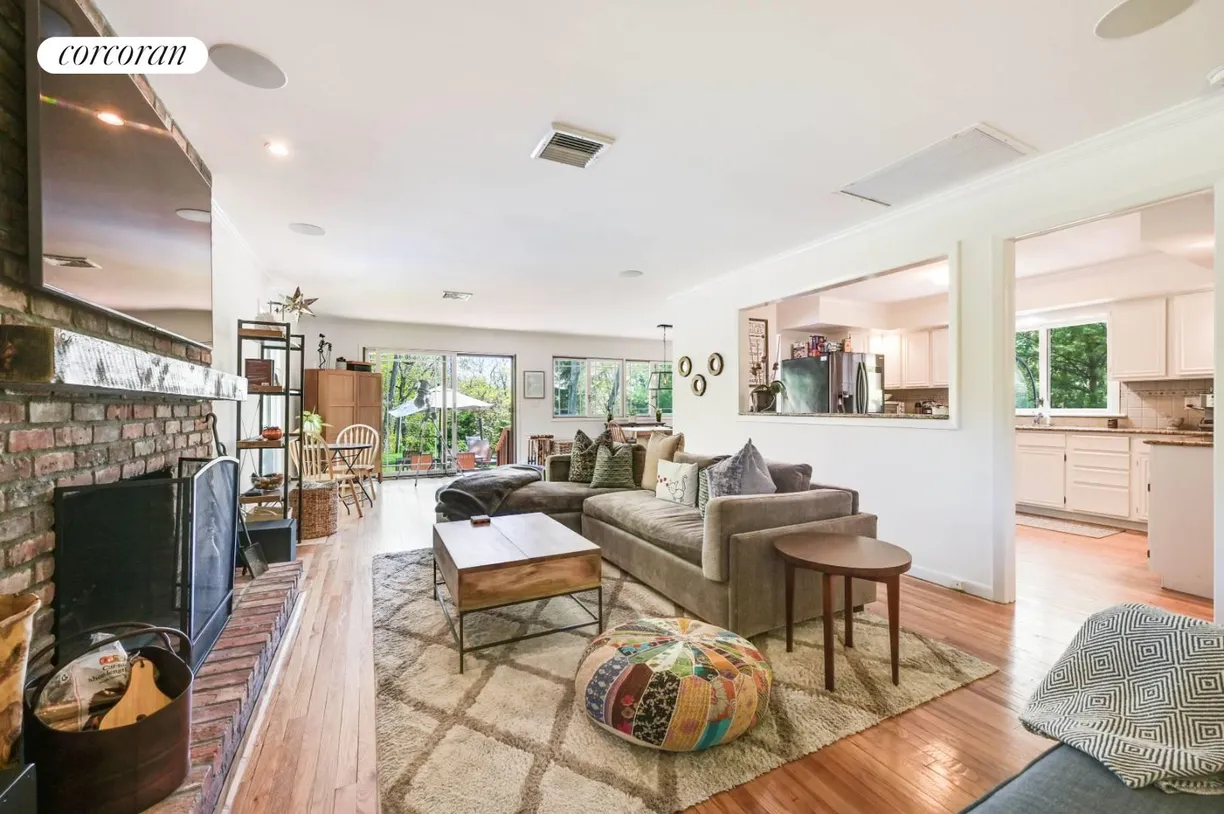The Hamptons Real Estate | View 3 Quadrant Hill Road | room 1