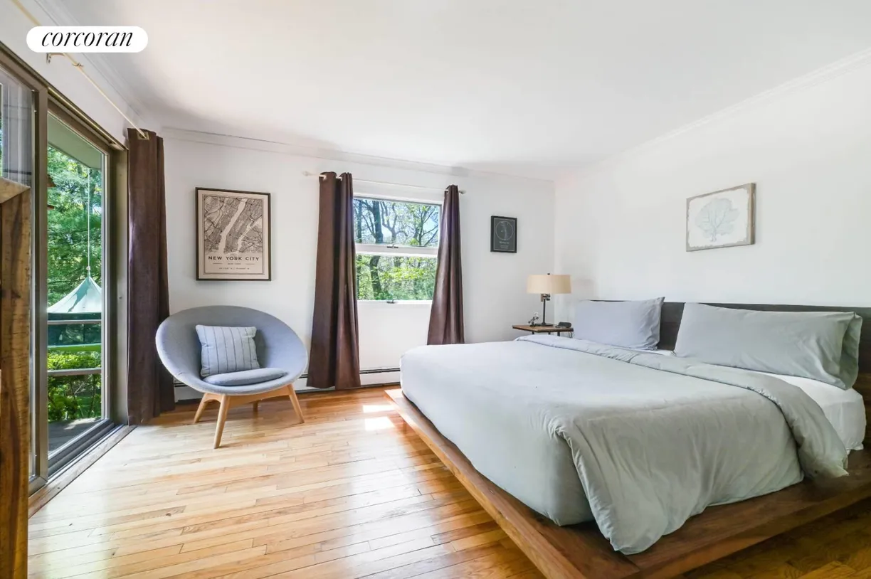 The Hamptons Real Estate | View 3 Quadrant Hill Road | Master Bedroom, King Bed