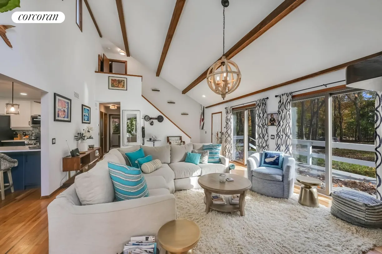 The Hamptons Real Estate | View 9 Country Club Drive | 3 Beds, 2 Baths