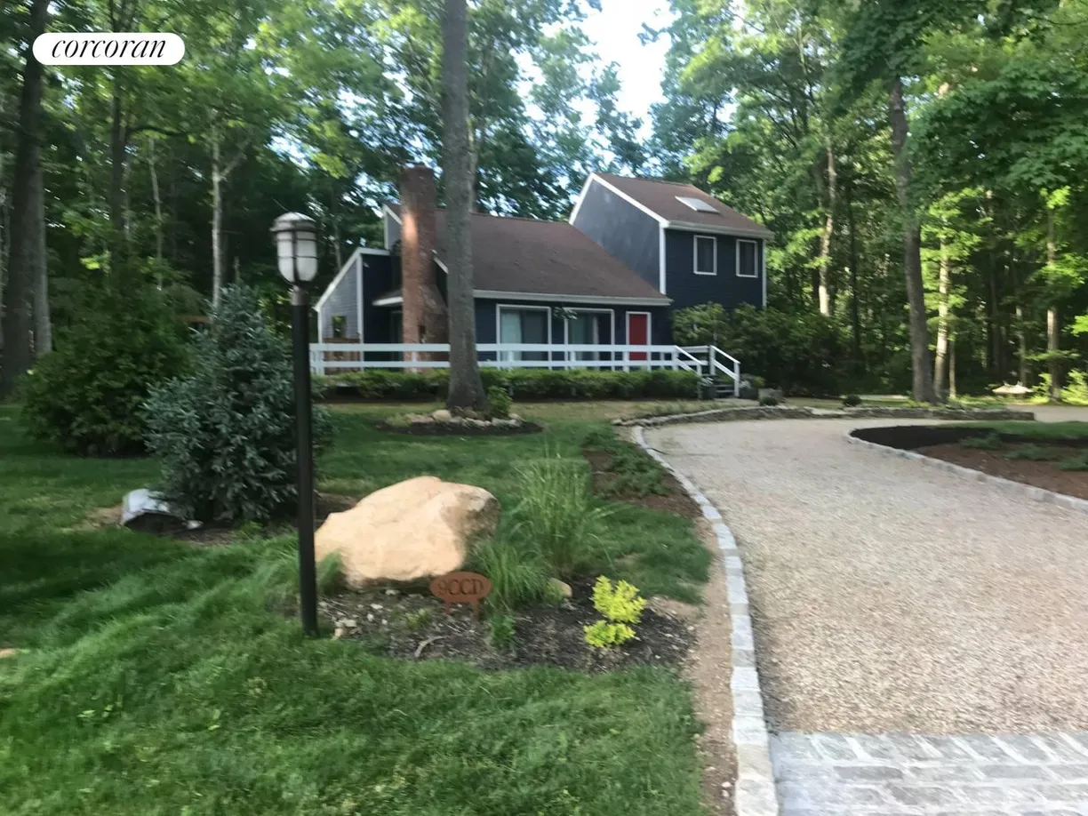 The Hamptons Real Estate | View 9 Country Club Drive | room 1