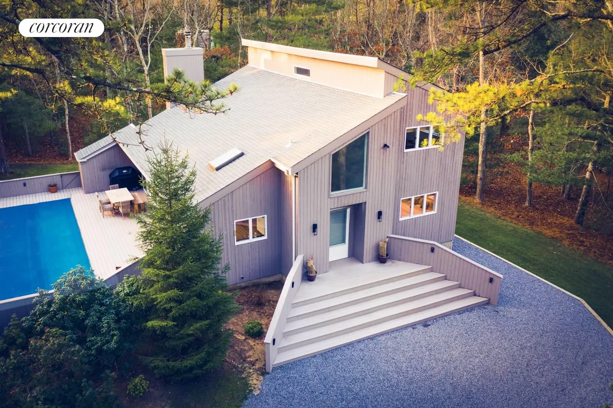 The Hamptons Real Estate | View 17 Rose Hill Road | 4 Beds, 3 Baths