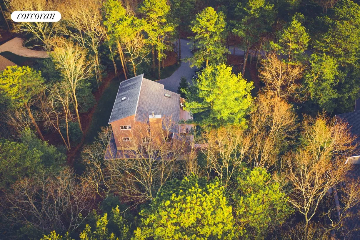 The Hamptons Real Estate | View 17 Rose Hill Road | room 1