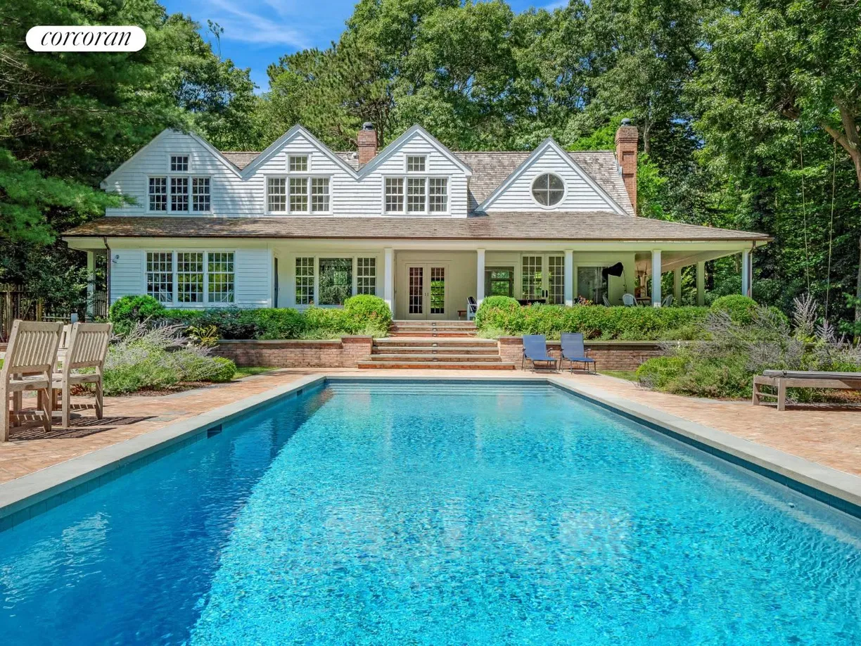 The Hamptons Real Estate | View 28 Cedar Trail | 3 Beds, 3 Baths