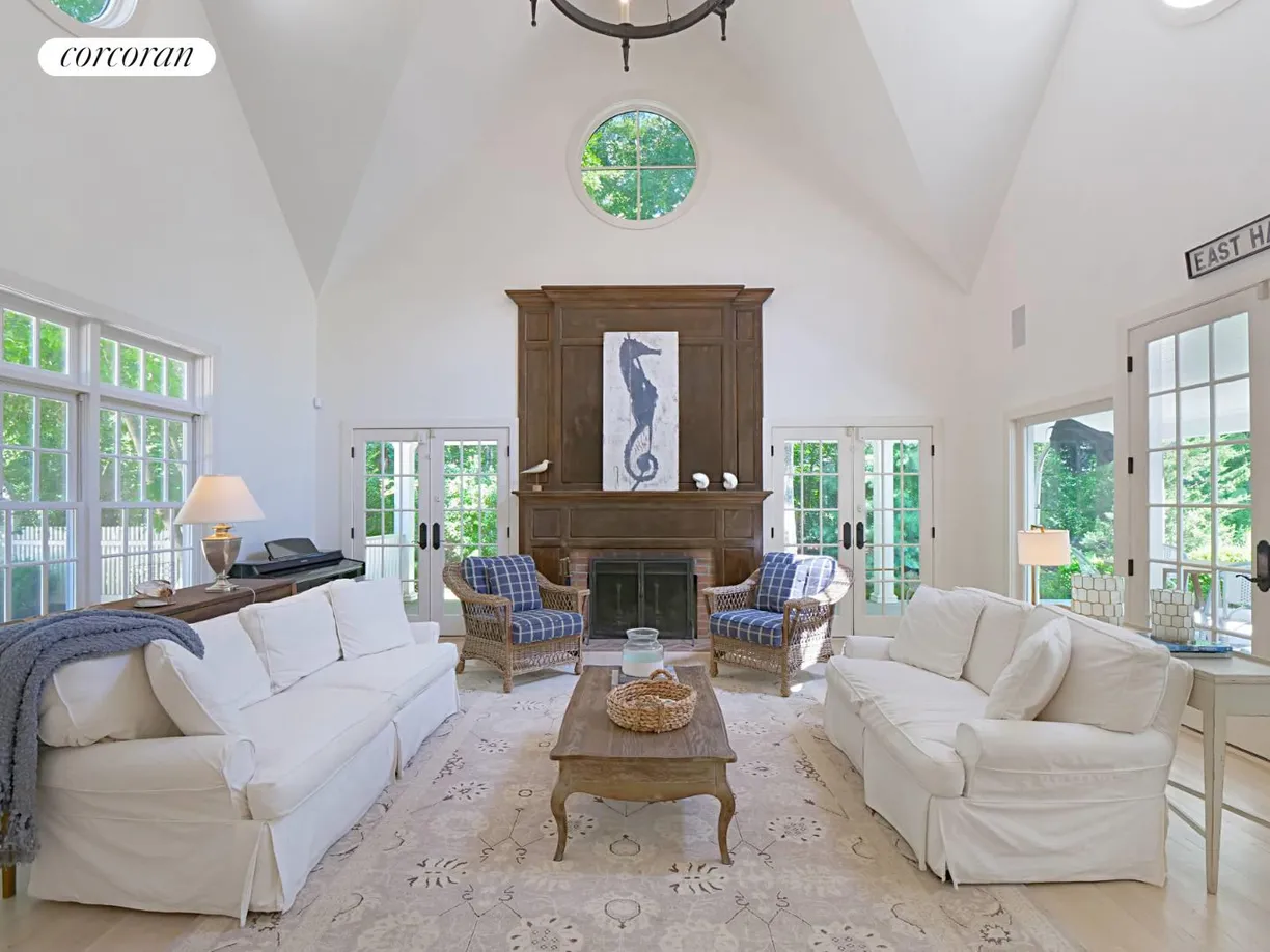 The Hamptons Real Estate | View 28 Cedar Trail | room 2