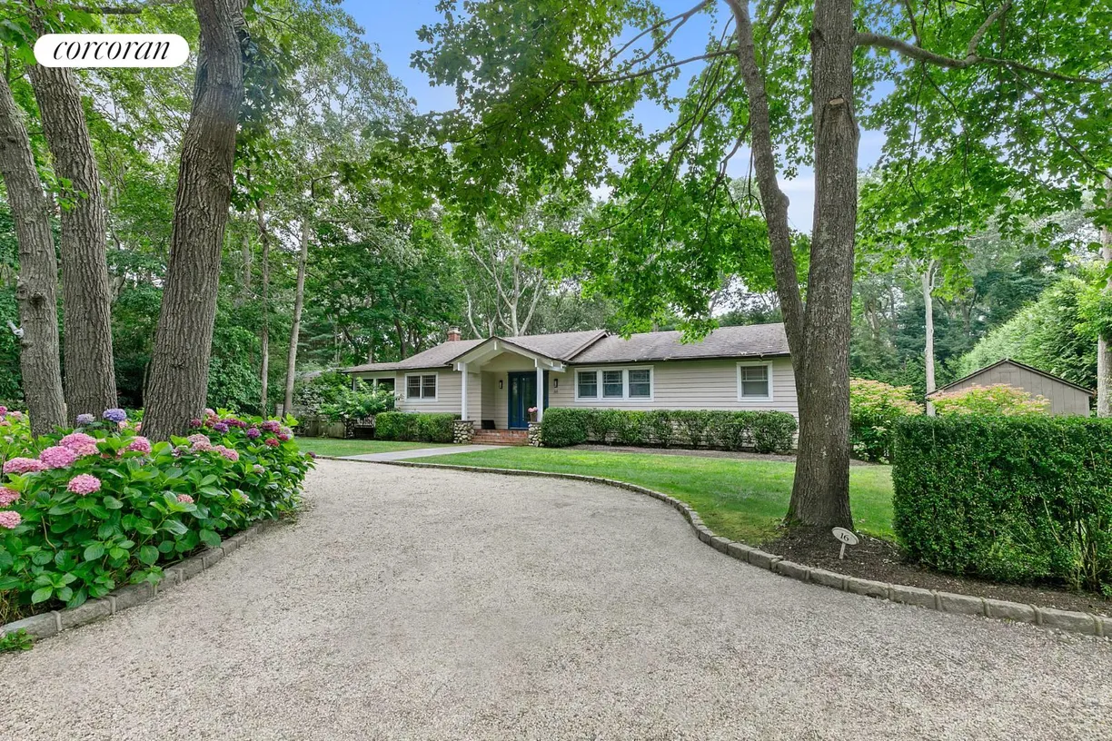The Hamptons Real Estate | View 16 Roxbury Lane | room 1