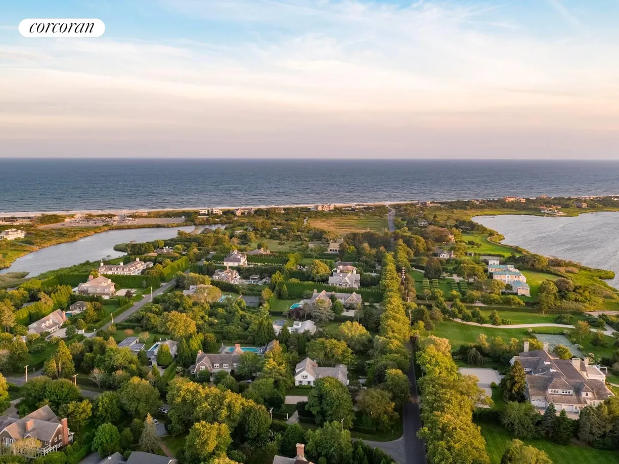 The Hamptons Real Estate | View 156 Meadowmere Lane | 5 Beds, 4 Baths