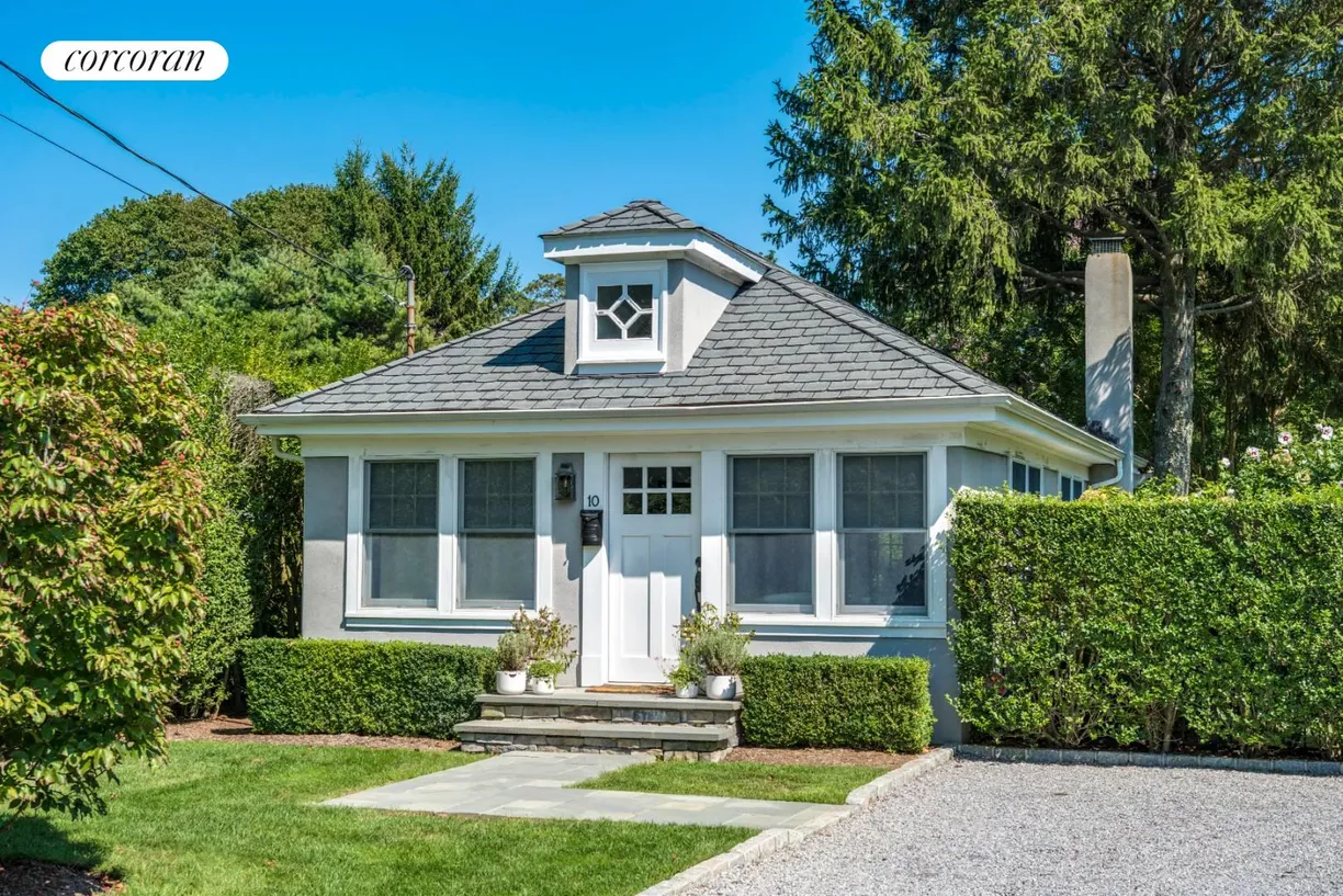 The Hamptons Real Estate | View 10 Henry Street | 2 Beds, 2 Baths