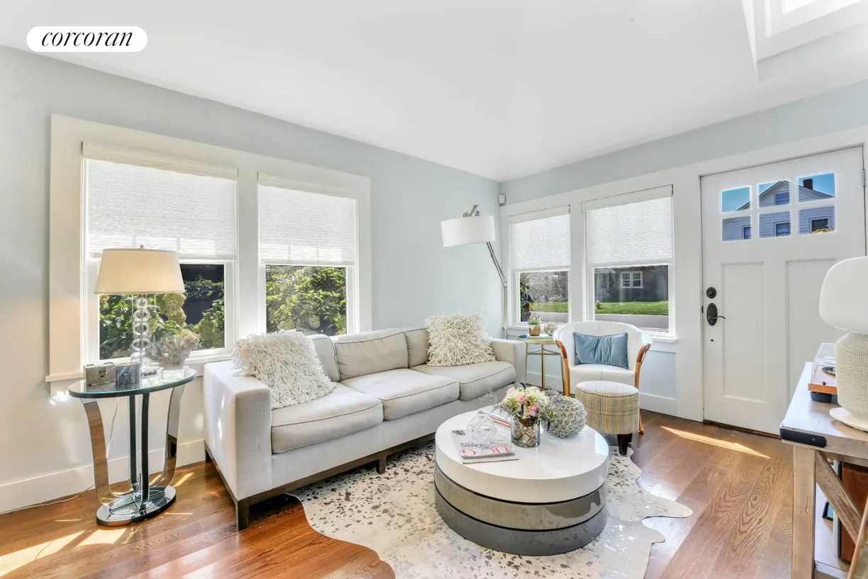 The Hamptons Real Estate | View 10 Henry Street | room 1