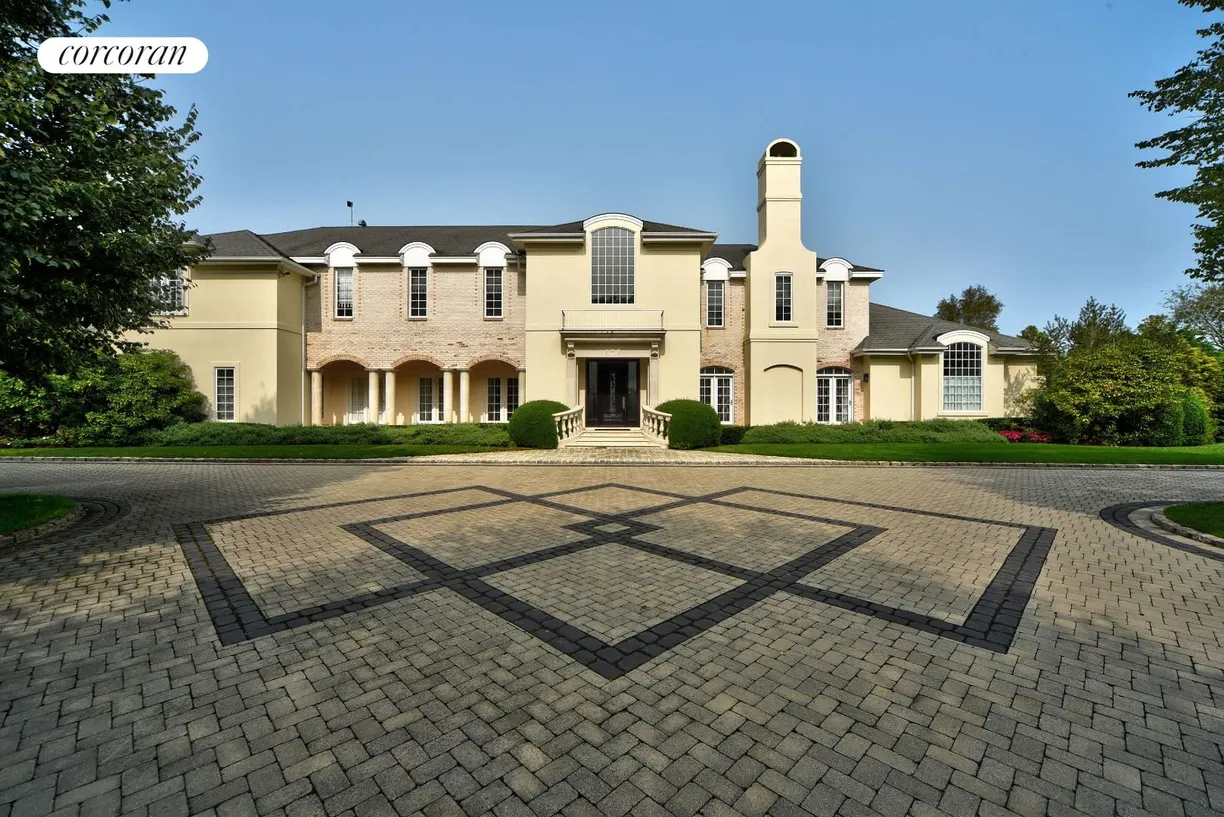 The Hamptons Real Estate | View 21 Fordune Drive | front exterior