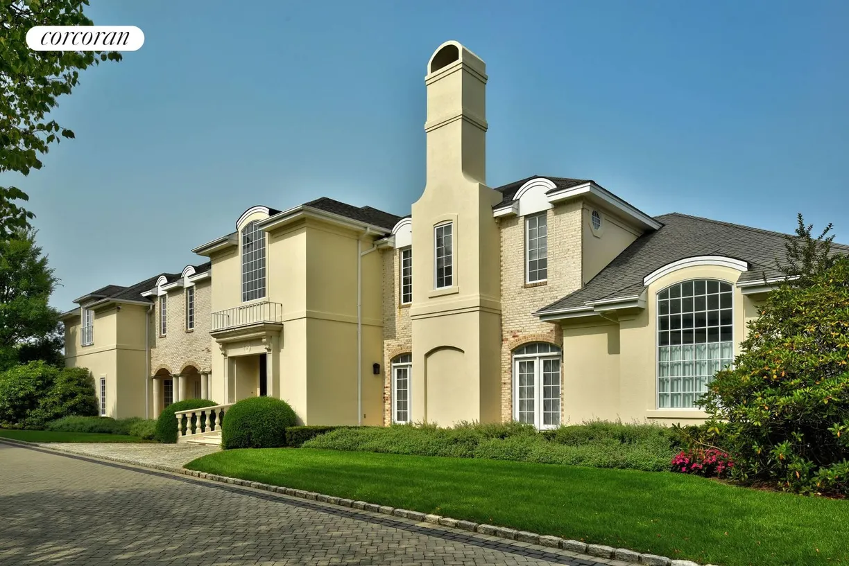 The Hamptons Real Estate | View 21 Fordune Drive | front exterior