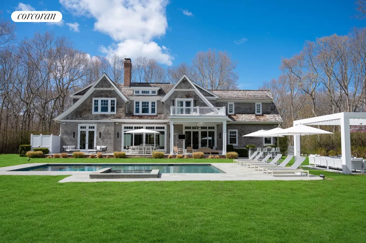 The Hamptons Real Estate | View 10 East Woods Path | 8 Beds, 7 Baths
