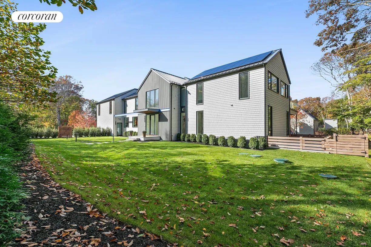 The Hamptons Real Estate | View 12 Eileen's Path | The Modern Barn | View 5