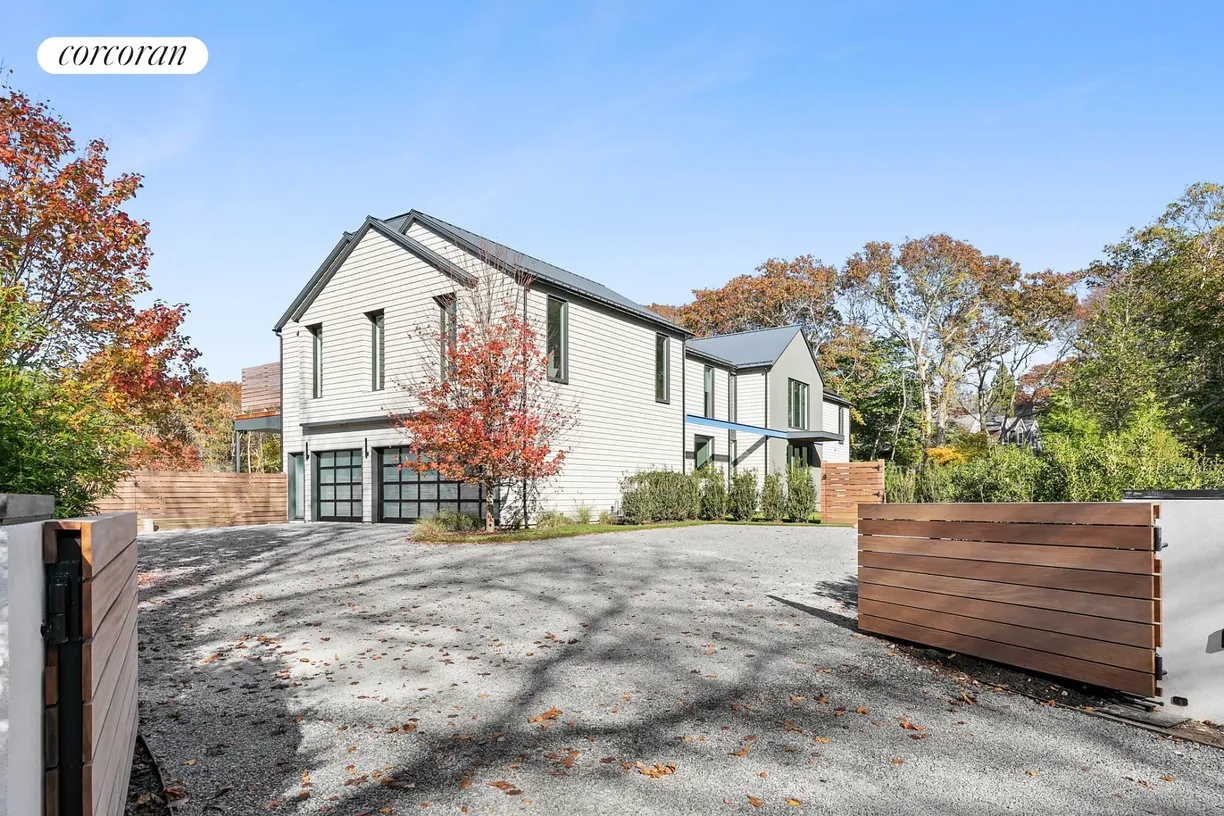 The Hamptons Real Estate | View 12 Eileen's Path | Gated 1.5 Acres | View 7