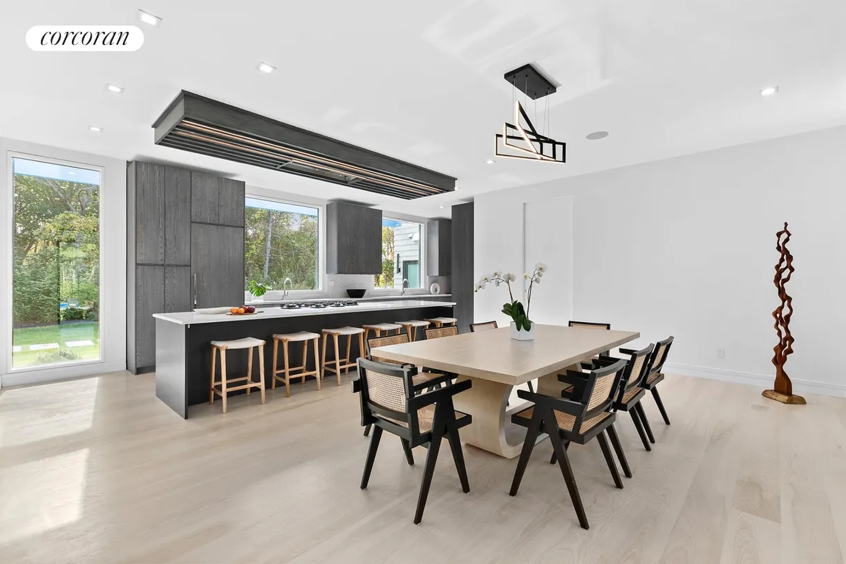 The Hamptons Real Estate | View 12 Eileen's Path | Eat-in Chef's Kitchen | View 12