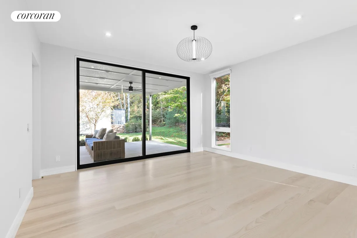 The Hamptons Real Estate | View 12 Eileen's Path | Main Floor Guest Suite | View 17