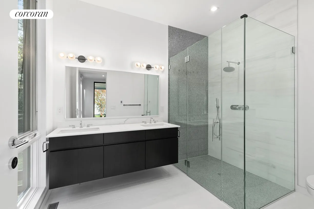 The Hamptons Real Estate | View 12 Eileen's Path | Bath | View 18