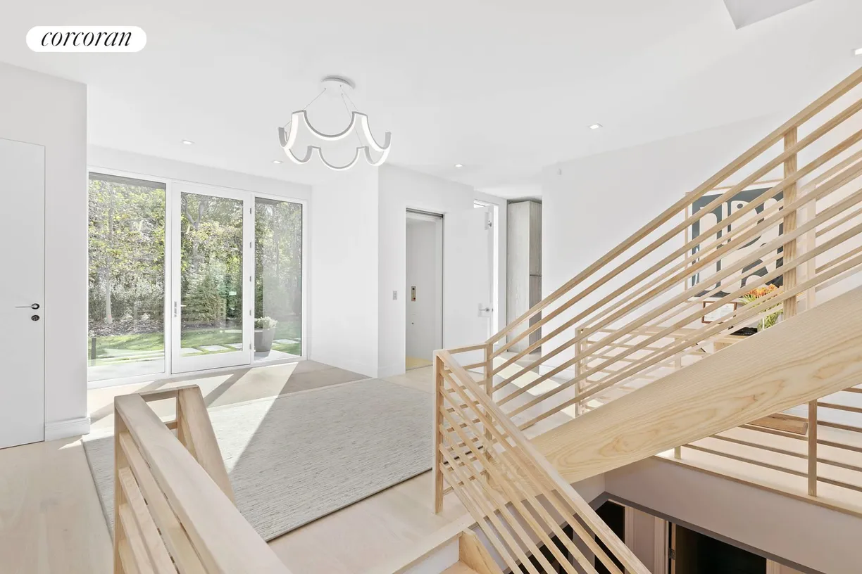 The Hamptons Real Estate | View 12 Eileen's Path | Entry Foyer & Elevator | View 21