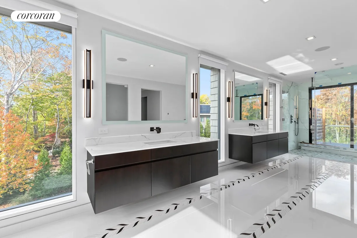 The Hamptons Real Estate | View 12 Eileen's Path | Spa Bath | View 25