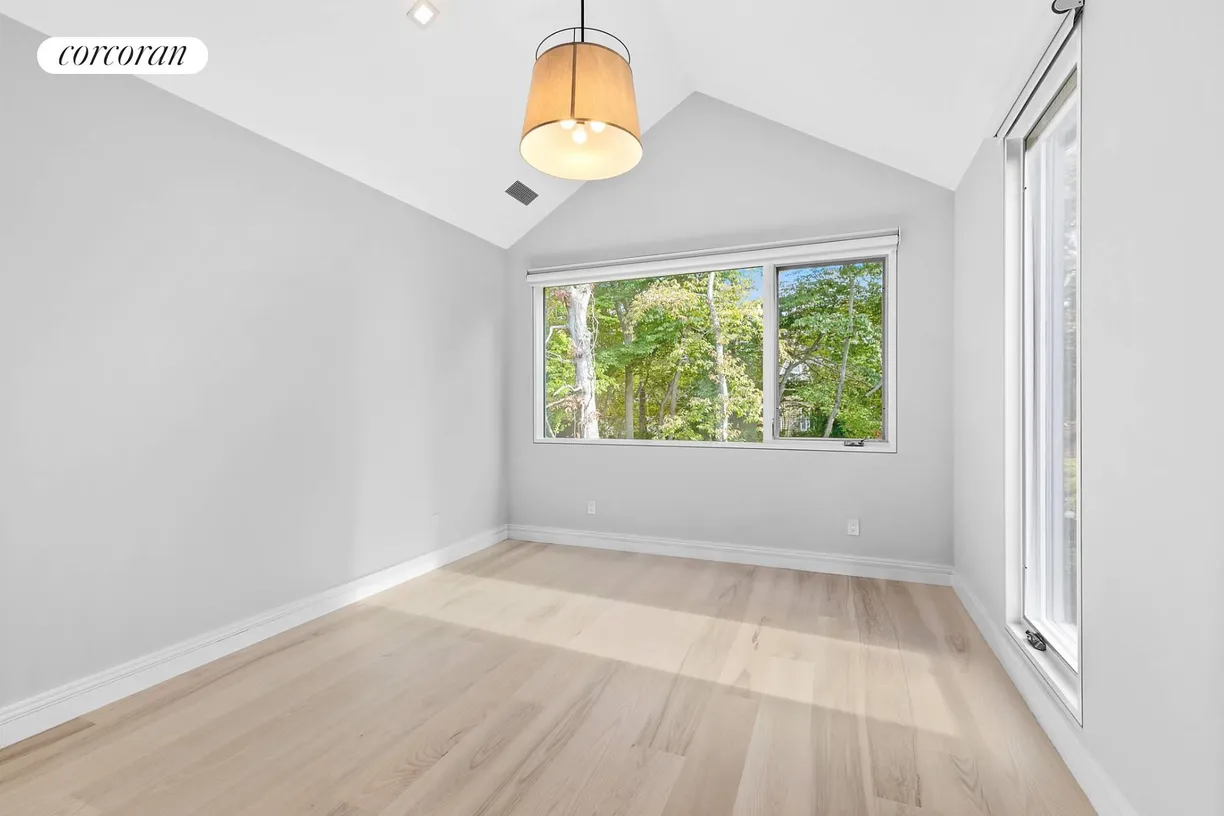 The Hamptons Real Estate | View 12 Eileen's Path | Guest Suite | View 31