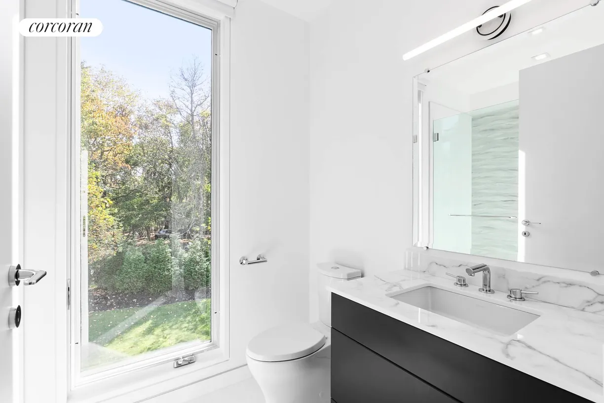 The Hamptons Real Estate | View 12 Eileen's Path | Bath | View 32