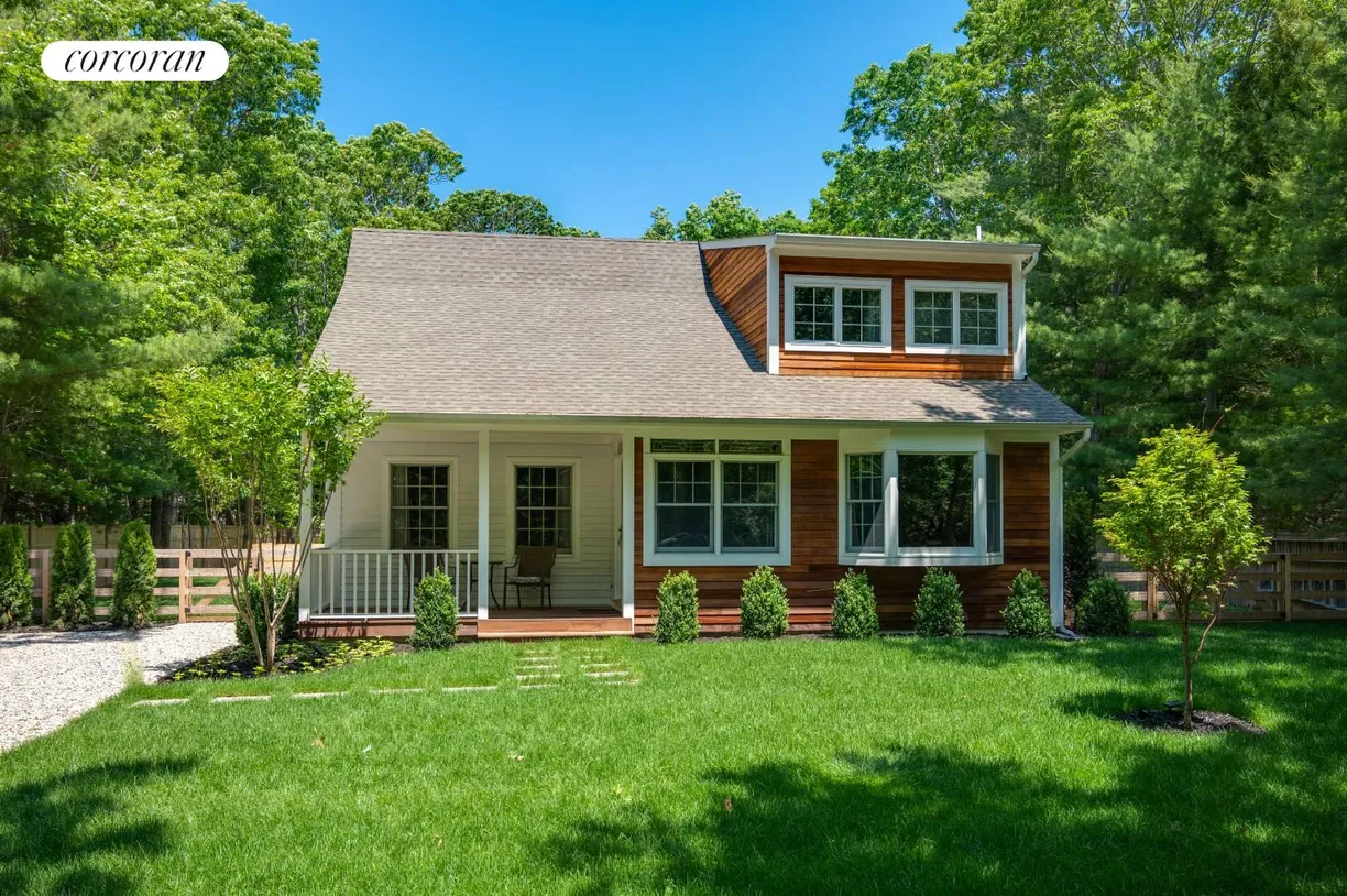 The Hamptons Real Estate | View 98 Sycamore Drive | room 1