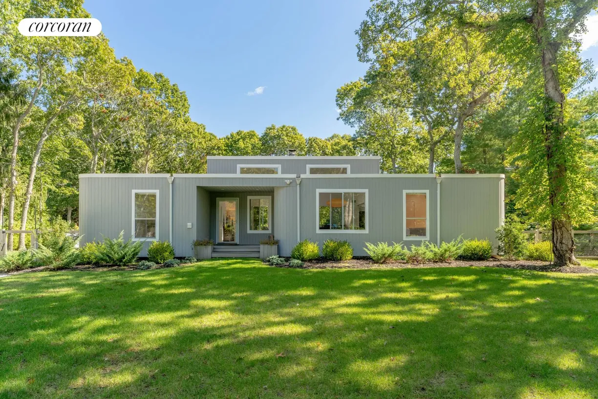 The Hamptons Real Estate | View 26 Wintergreen Way | 3 Beds, 2 Baths