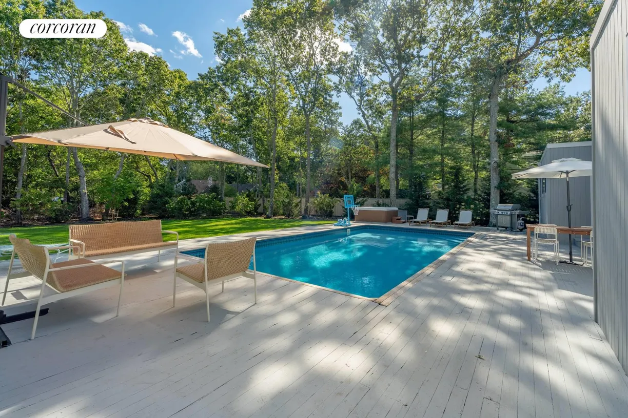 The Hamptons Real Estate | View 26 Wintergreen Way | Heated Pool