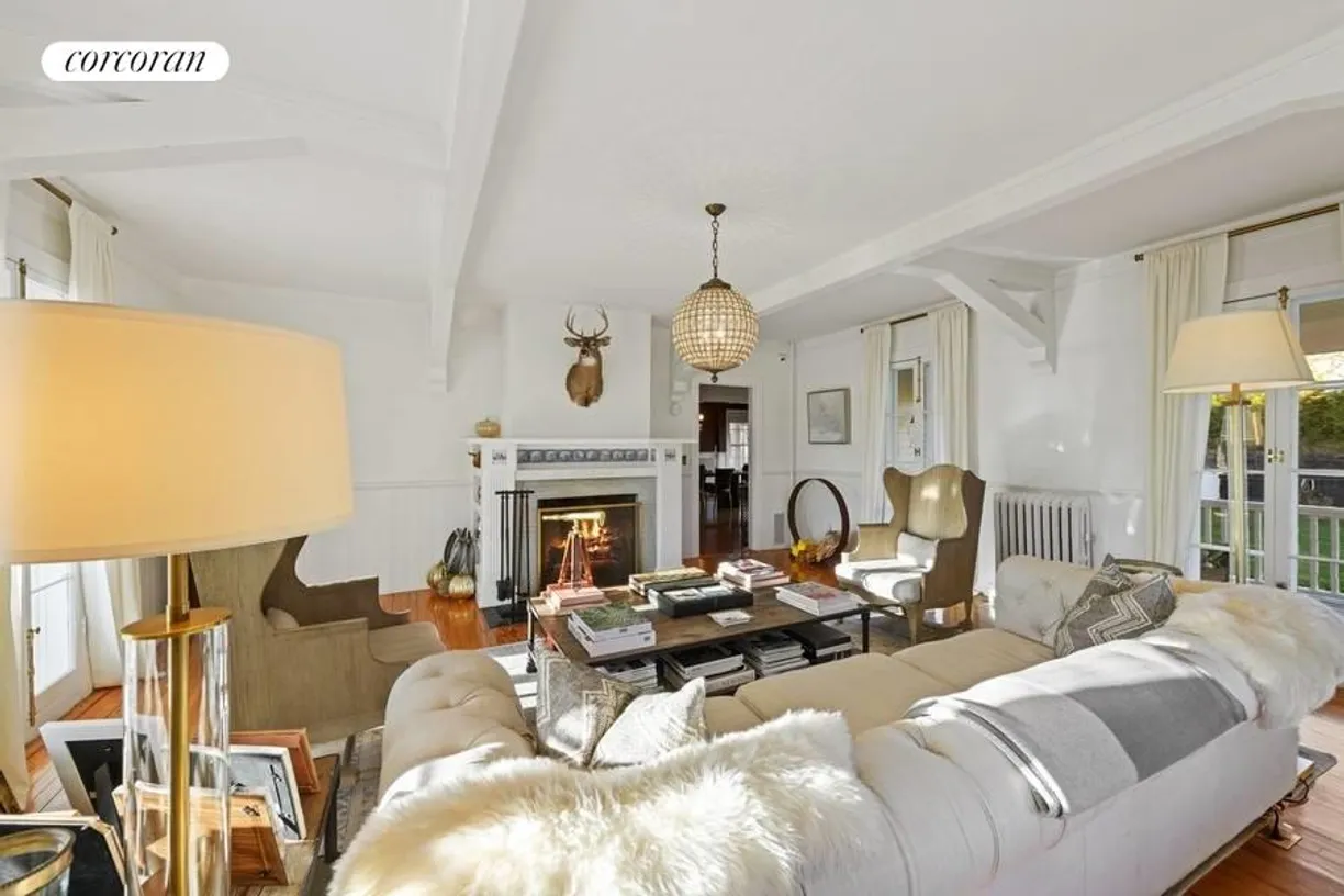 The Hamptons Real Estate | View 357 Montauk Highway | room 1