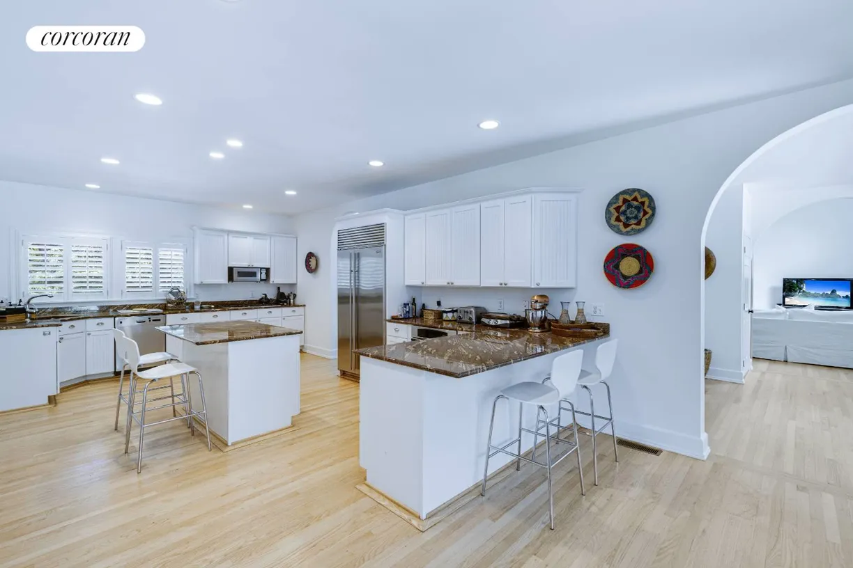 The Hamptons Real Estate | View 23 On The Bluff | room 2