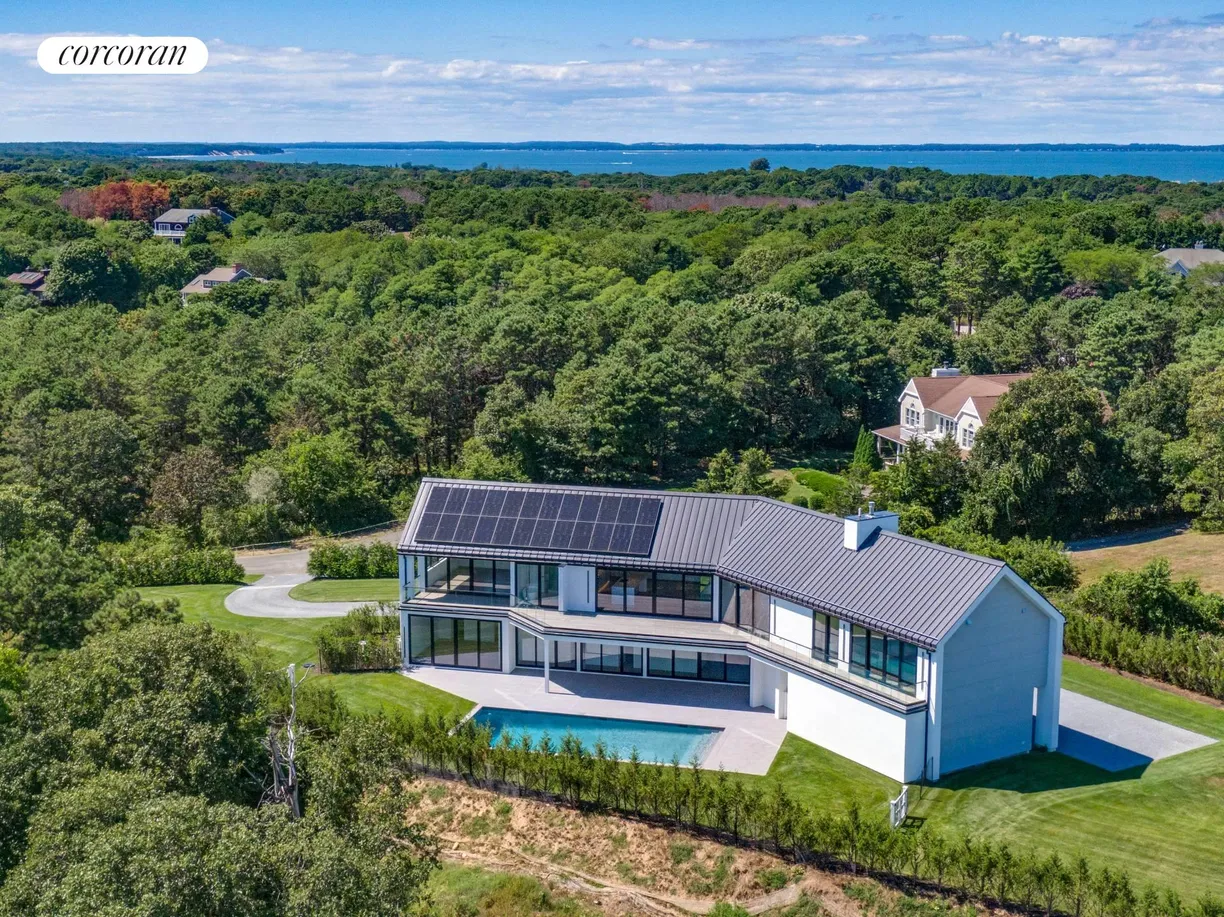 The Hamptons Real Estate | View 7 Upland Drive | 5 Beds, 5 Baths