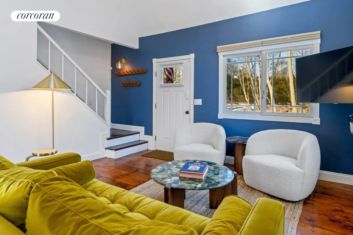 The Hamptons Real Estate | View 5 Between Lane | room 2