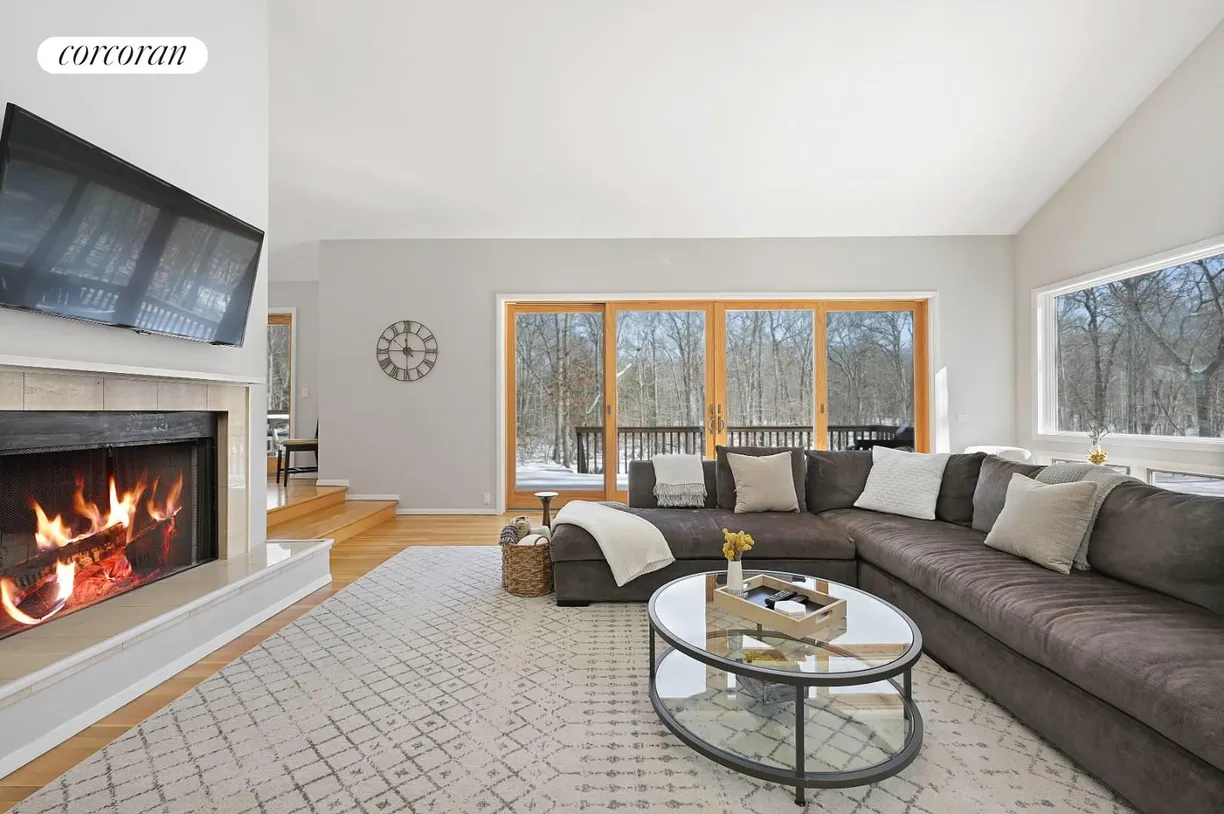 The Hamptons Real Estate | View 61 Alberts Landing Road | With Fireplace and soaring Ceilings
