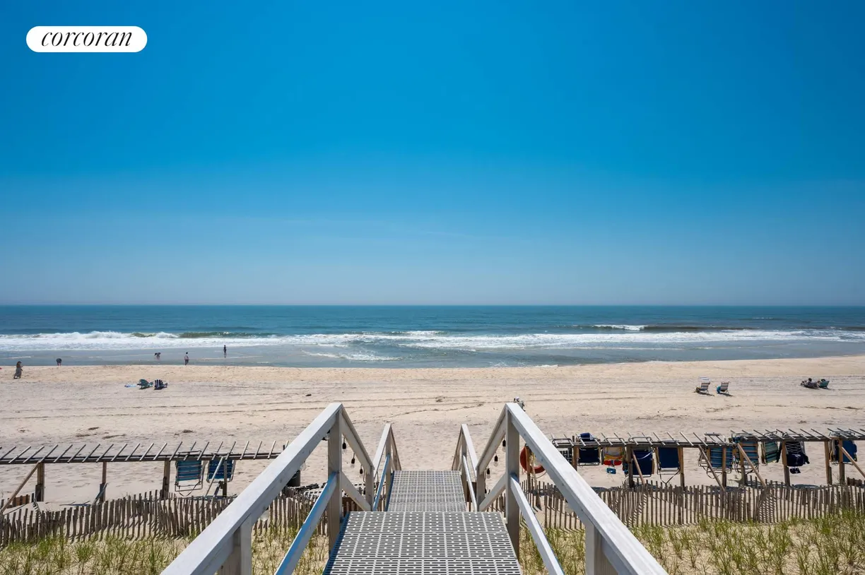 The Hamptons Real Estate | View 101 Dune Road | 1 Bed, 1 Bath