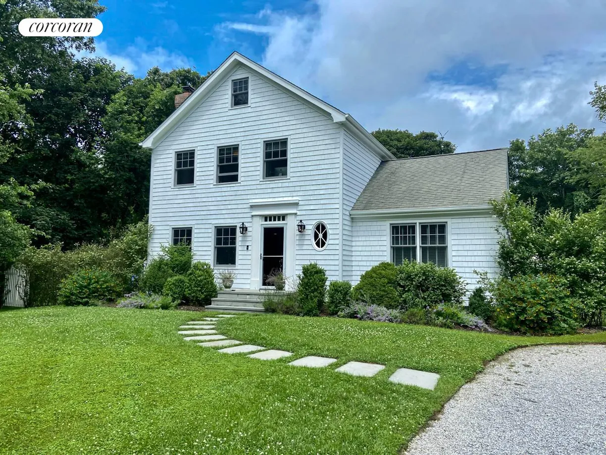 The Hamptons Real Estate | View 251 Meadows West | 4 Beds, 2 Baths