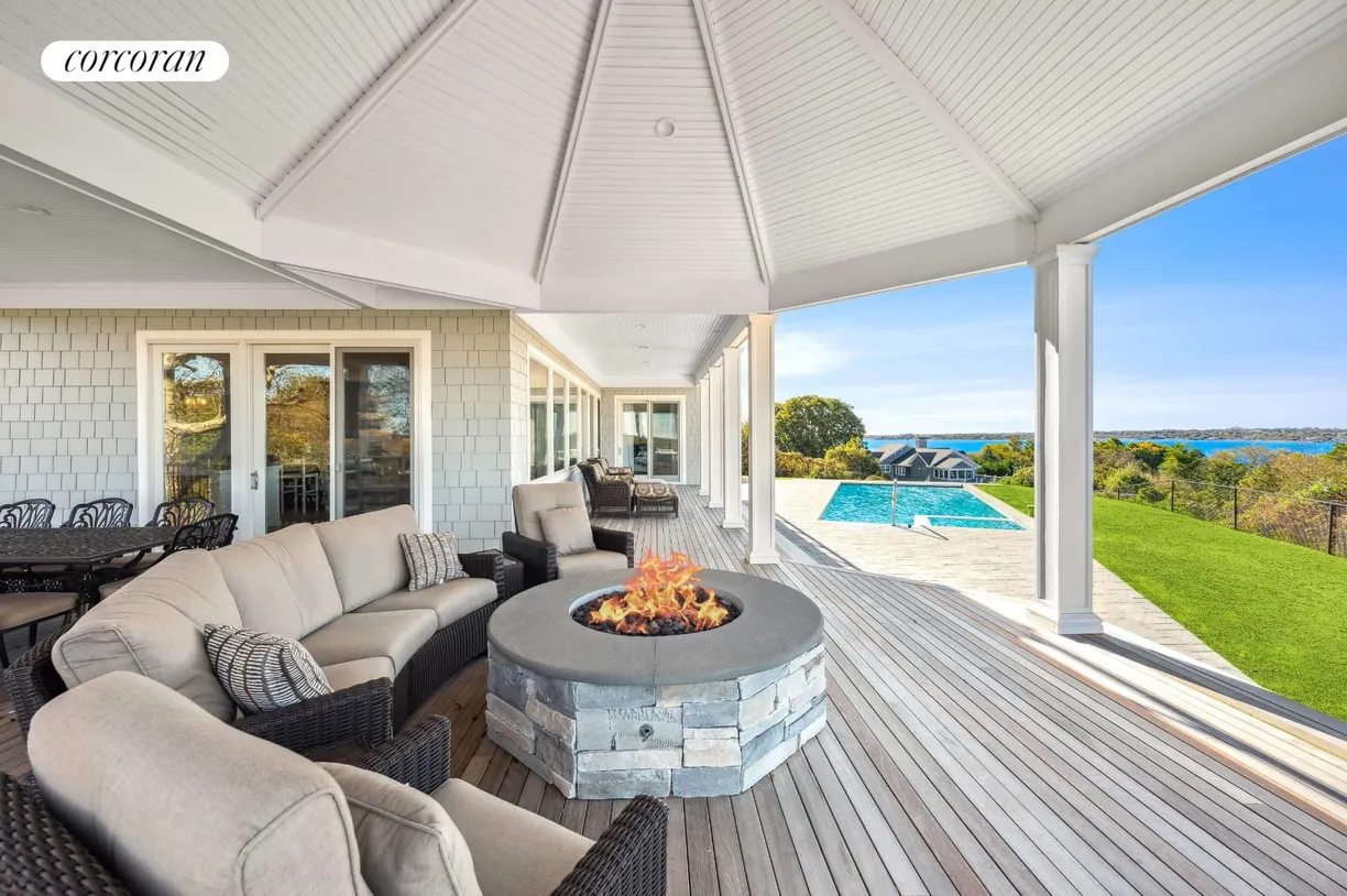 The Hamptons Real Estate | View 18 Big Reed Path | 5 Beds, 6 Baths