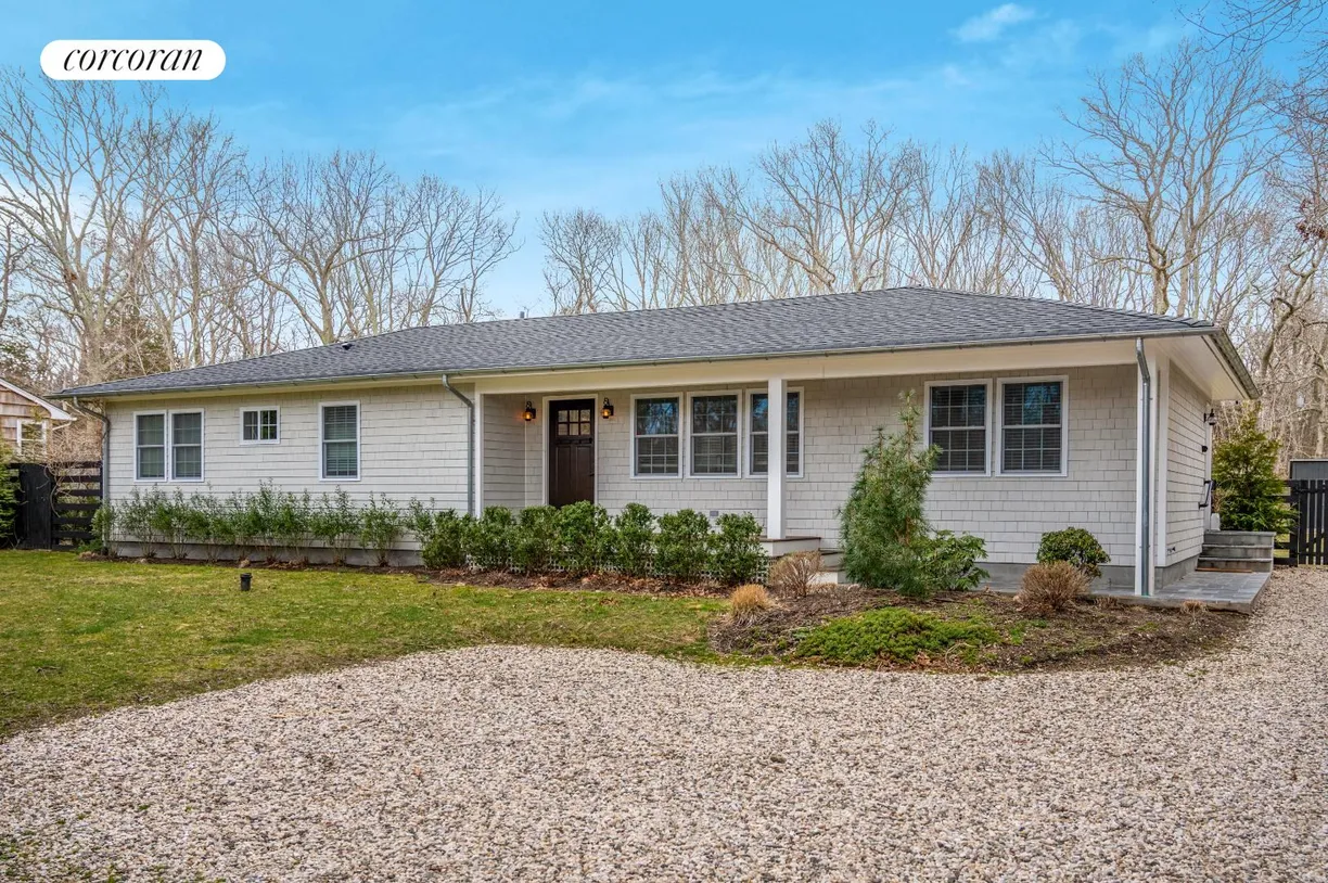 The Hamptons Real Estate | View 22 Sandra Road | 4 Beds, 2 Baths