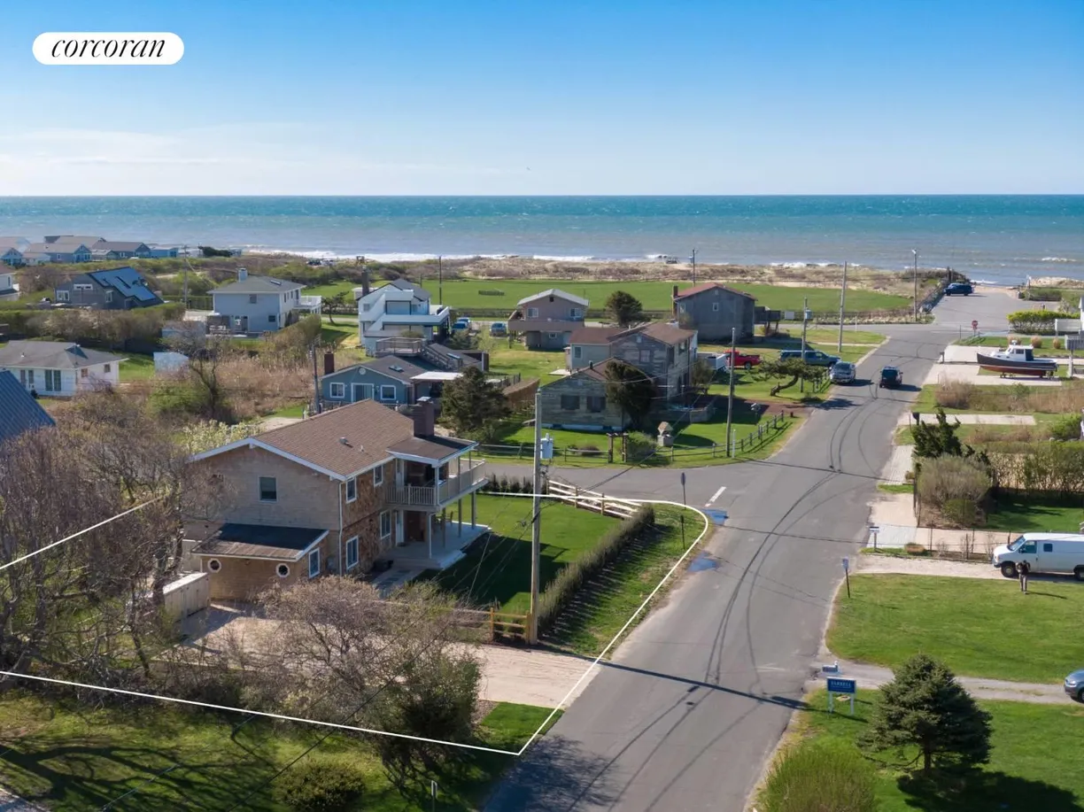 The Hamptons Real Estate | View 40 Sanger Place | 4 Beds, 3 Baths