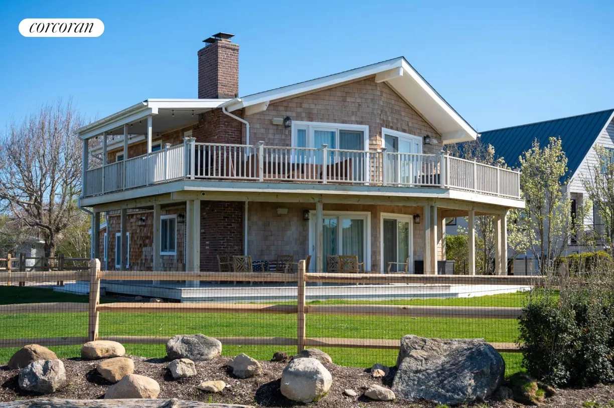 The Hamptons Real Estate | View 40 Sanger Place | room 2