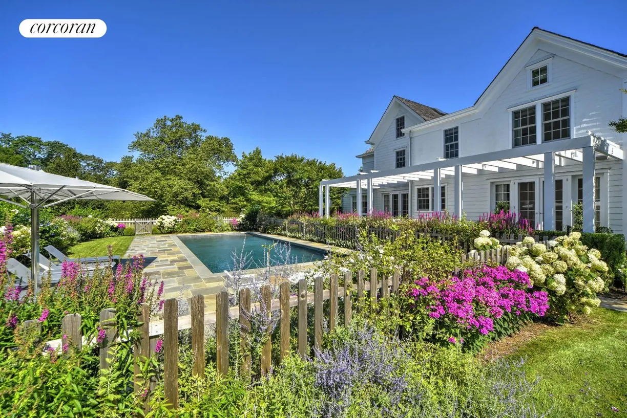 The Hamptons Real Estate | View 136 First Neck Lane | room 1