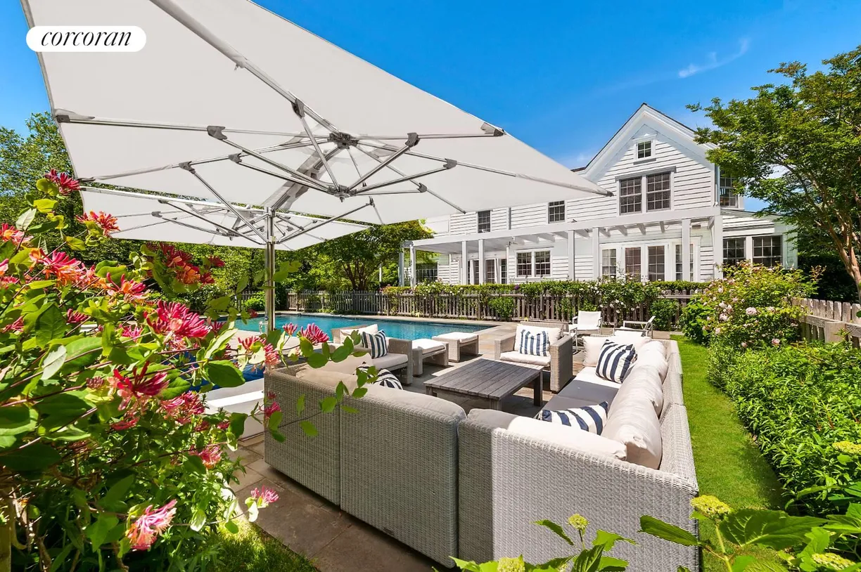 The Hamptons Real Estate | View 136 First Neck Lane | room 2